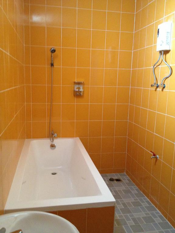 Mee Rak Vintage Hotell Bang Sare Exteriör bild